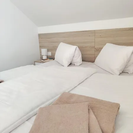 Demaenova 238 * Lipótszentmiklós